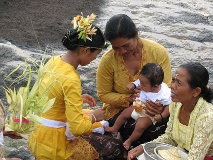 Upacara Melahirkan (3 Bulan)